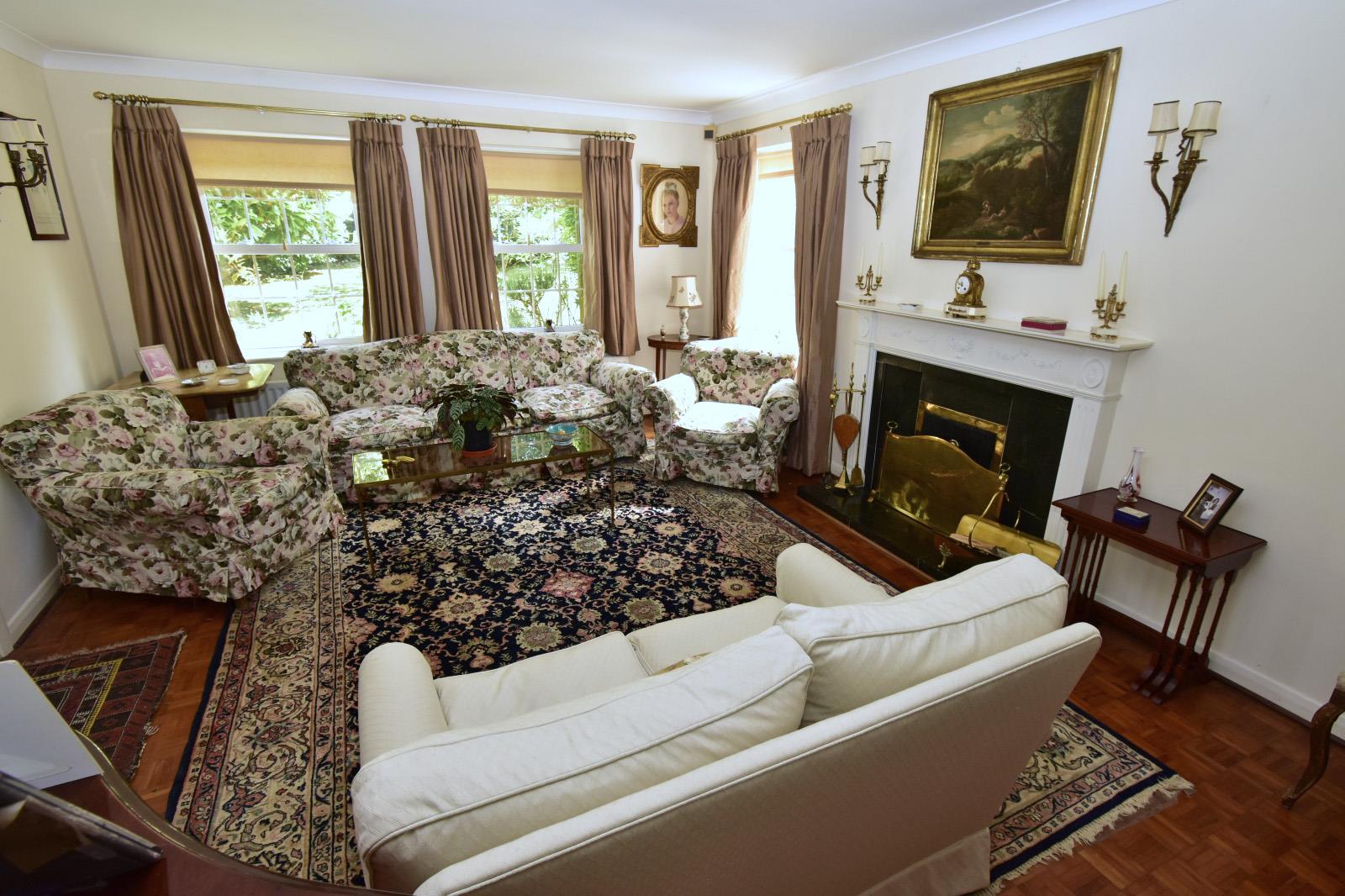 A SITTING ROOM 2 NEW